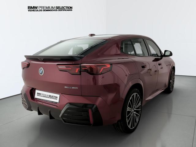 BMW X2 sDrive20i color Rojo. Año 2024. 125KW(170CV). Gasolina. En concesionario Automotor Premium Velázquez - Málaga de Málaga