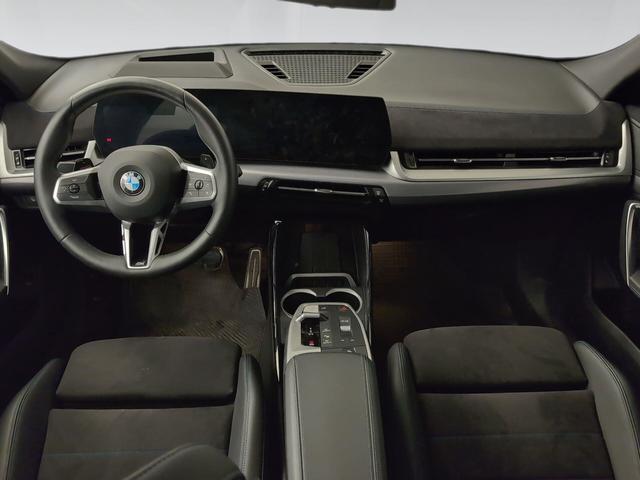 BMW X2 sDrive20i color Rojo. Año 2024. 125KW(170CV). Gasolina. En concesionario Automotor Premium Velázquez - Málaga de Málaga