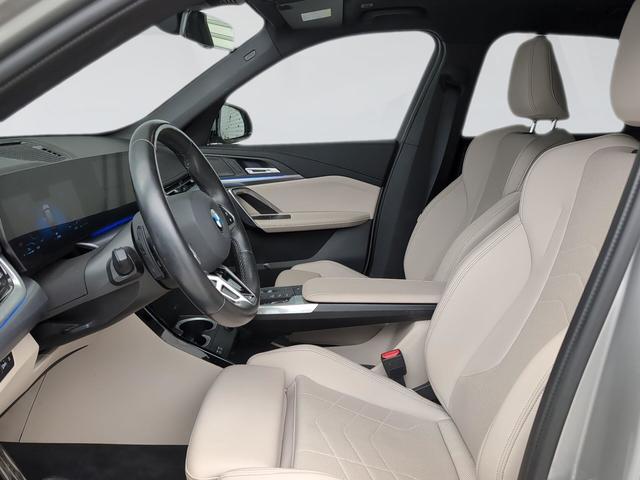 BMW X1 sDrive20i color Gris Plata. Año 2024. 125KW(170CV). Gasolina. En concesionario Automotor Premium Viso - Málaga de Málaga