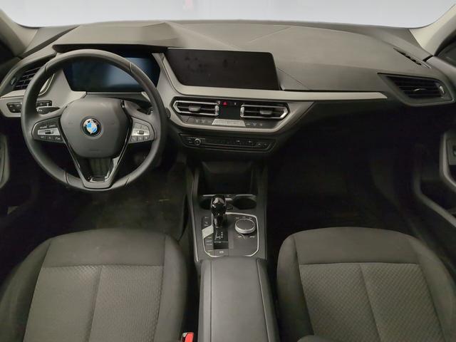 BMW Serie 1 118i color Azul. Año 2024. 103KW(140CV). Gasolina. En concesionario Automotor Premium Marbella - Málaga de Málaga