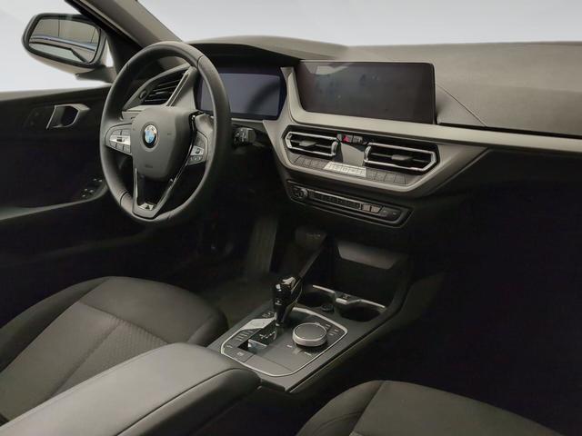BMW Serie 1 118i color Azul. Año 2024. 103KW(140CV). Gasolina. En concesionario Automotor Premium Marbella - Málaga de Málaga