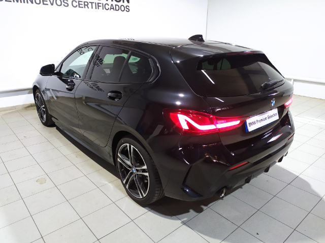 BMW Serie 1 118d color Negro. Año 2024. 110KW(150CV). Diésel. En concesionario Hispamovil Elche de Alicante