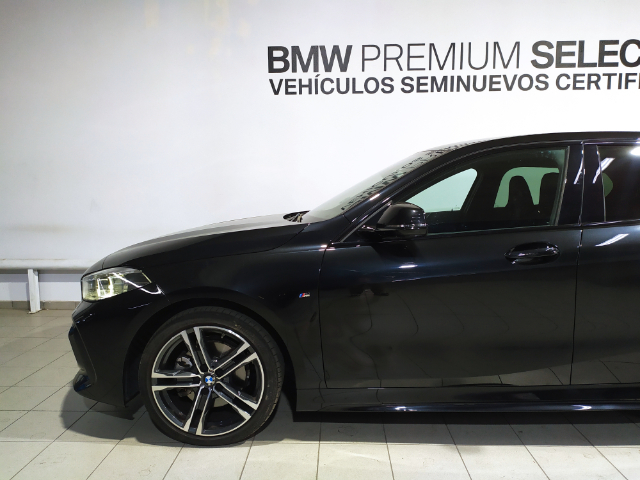 BMW Serie 1 118d color Negro. Año 2024. 110KW(150CV). Diésel. En concesionario Hispamovil Elche de Alicante
