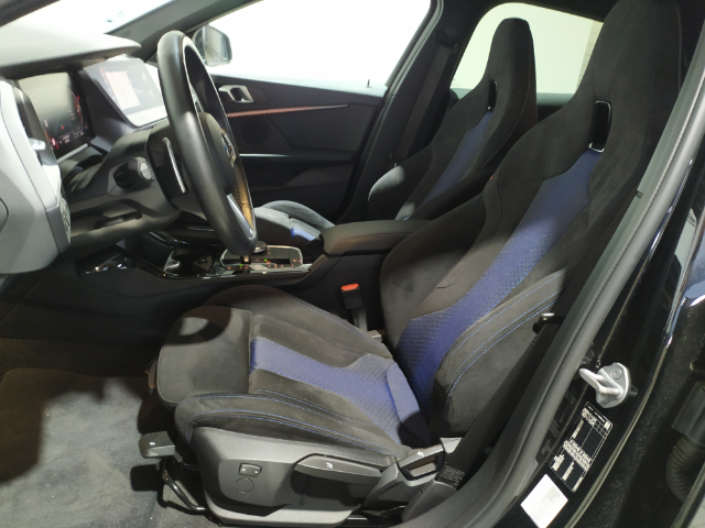 BMW Serie 1 118d color Negro. Año 2024. 110KW(150CV). Diésel. En concesionario Hispamovil Elche de Alicante
