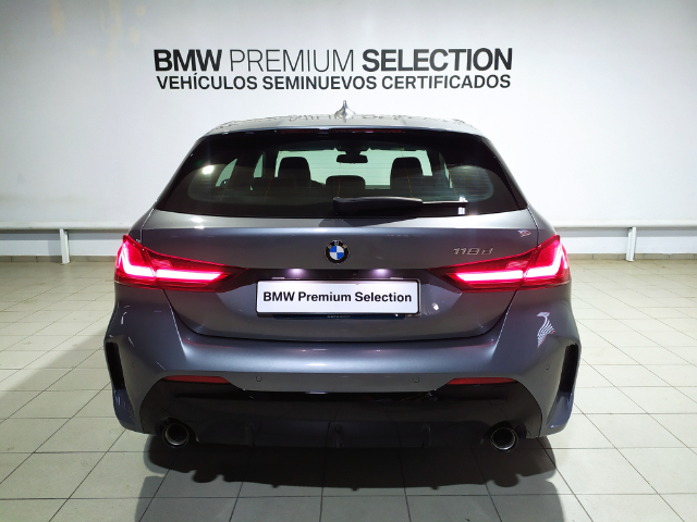 BMW Serie 1 118d color Gris. Año 2024. 110KW(150CV). Diésel. En concesionario Hispamovil Elche de Alicante