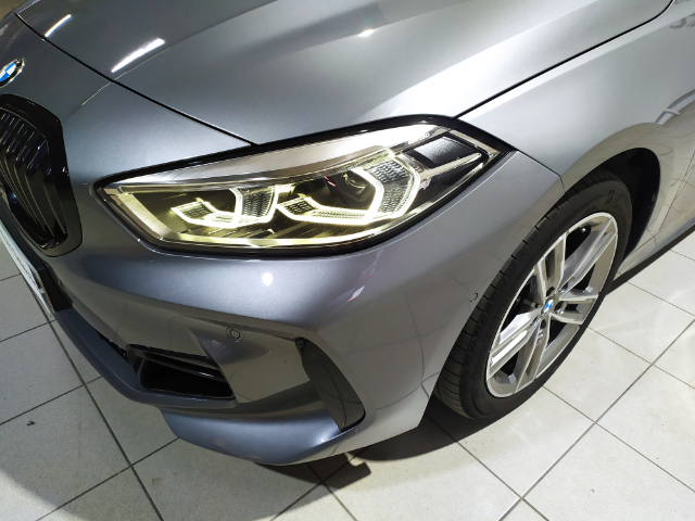 BMW Serie 1 118d color Gris. Año 2024. 110KW(150CV). Diésel. En concesionario Hispamovil Elche de Alicante