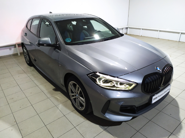 BMW Serie 1 118d color Gris. Año 2024. 110KW(150CV). Diésel. En concesionario Hispamovil Elche de Alicante