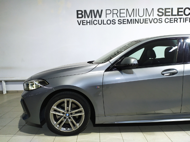 BMW Serie 1 118d color Gris. Año 2024. 110KW(150CV). Diésel. En concesionario Hispamovil Elche de Alicante
