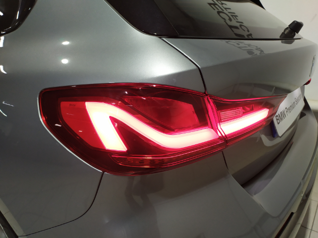BMW Serie 1 118d color Gris. Año 2024. 110KW(150CV). Diésel. En concesionario Hispamovil Elche de Alicante