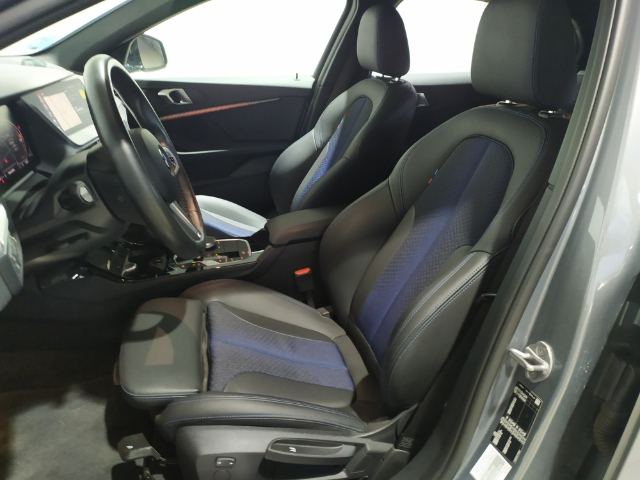 BMW Serie 1 118d color Gris. Año 2024. 110KW(150CV). Diésel. En concesionario Hispamovil Elche de Alicante