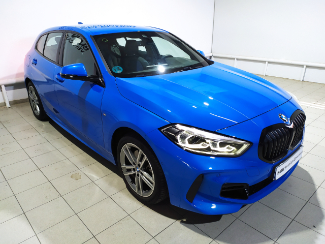 BMW Serie 1 118d color Azul. Año 2024. 110KW(150CV). Diésel. En concesionario Hispamovil Elche de Alicante