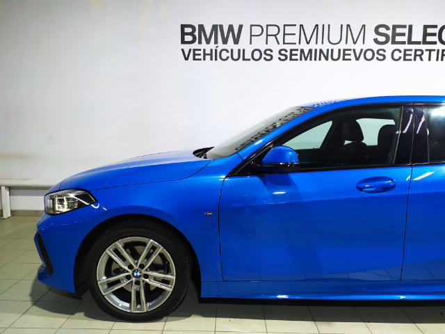 BMW Serie 1 118d color Azul. Año 2024. 110KW(150CV). Diésel. En concesionario Hispamovil Elche de Alicante