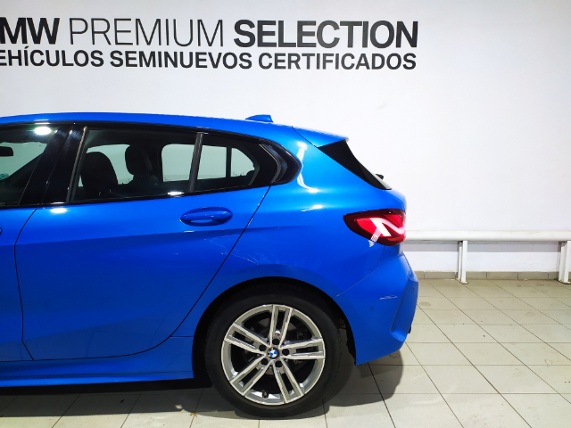 BMW Serie 1 118d color Azul. Año 2024. 110KW(150CV). Diésel. En concesionario Hispamovil Elche de Alicante