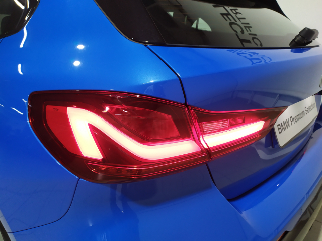 BMW Serie 1 118d color Azul. Año 2024. 110KW(150CV). Diésel. En concesionario Hispamovil Elche de Alicante