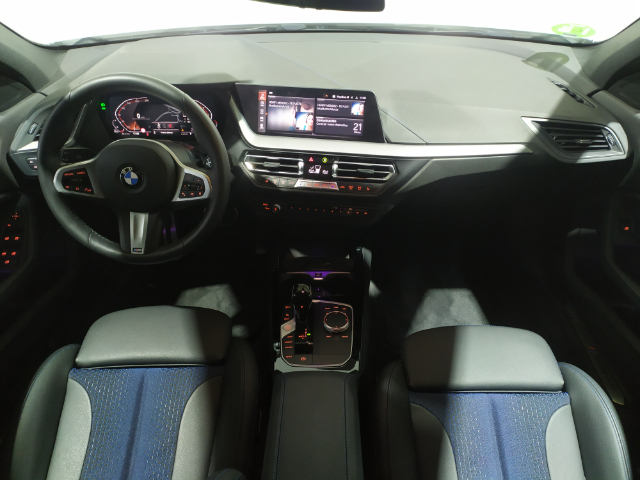 BMW Serie 1 118d color Blanco. Año 2024. 110KW(150CV). Diésel. En concesionario Hispamovil, Orihuela de Alicante