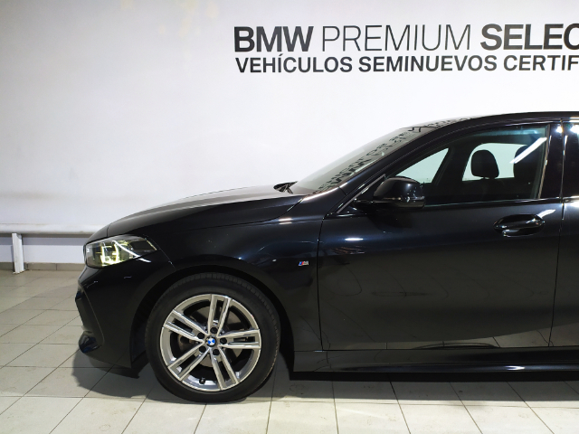 BMW Serie 1 118d color Negro. Año 2024. 110KW(150CV). Diésel. En concesionario Hispamovil Elche de Alicante