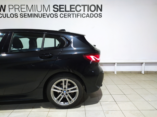 BMW Serie 1 118d color Negro. Año 2024. 110KW(150CV). Diésel. En concesionario Hispamovil Elche de Alicante