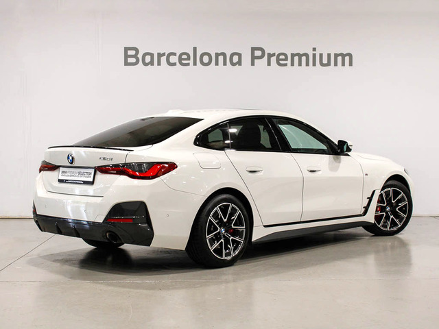 BMW Serie 4 420i Gran Coupe color Blanco. Año 2024. 135KW(184CV). Gasolina. En concesionario Barcelona Premium -- GRAN VIA de Barcelona