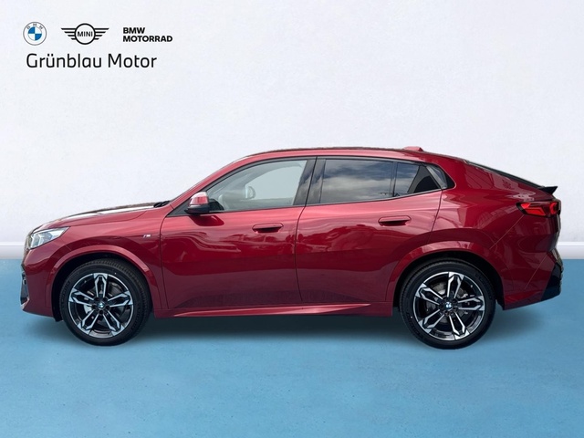 BMW X2 sDrive20d color Rojo. Año 2025. 120KW(163CV). Diésel. En concesionario Grünblau Motor (Bmw y Mini) de Cantabria