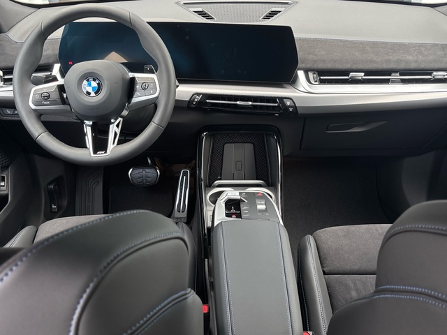 BMW X2 sDrive20d color Rojo. Año 2025. 120KW(163CV). Diésel. En concesionario Grünblau Motor (Bmw y Mini) de Cantabria