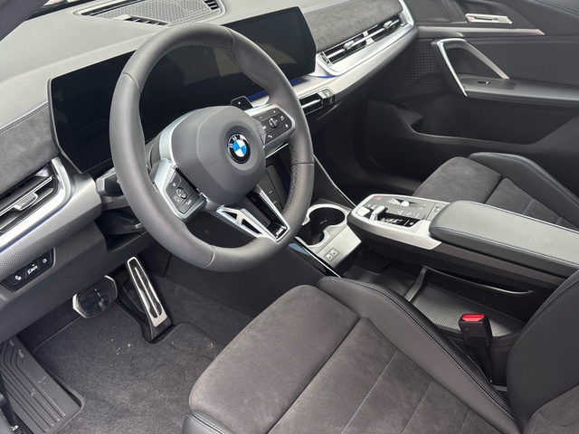 BMW X2 sDrive20d color Rojo. Año 2025. 120KW(163CV). Diésel. En concesionario Grünblau Motor (Bmw y Mini) de Cantabria