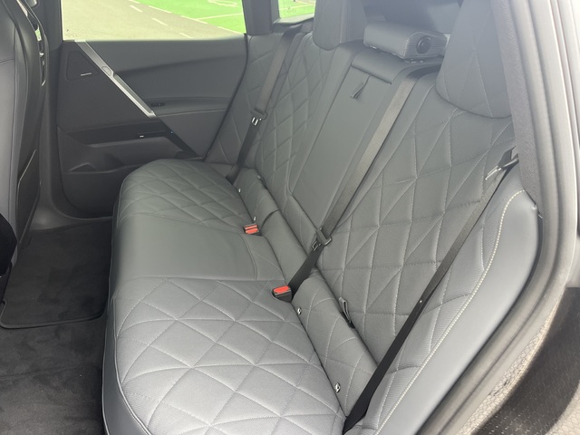 BMW iX xDrive45 color Gris. Año 2025. 300KW(408CV). Eléctrico. En concesionario Novomóvil Oleiros de Coruña