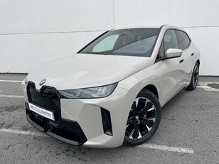 Fotos de BMW iX xDrive45 color Gris. Año 2025. 300KW(408CV). Eléctrico. En concesionario Novomóvil Oleiros de Coruña