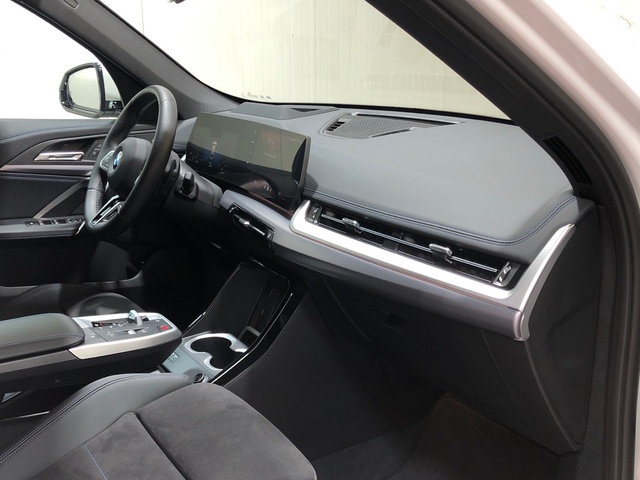 BMW X1 xDrive20d color Blanco. Año 2024. 120KW(163CV). Diésel. En concesionario Movilnorte El Plantio de Madrid