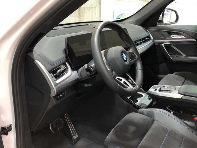 BMW X1 xDrive20d color Blanco. Año 2024. 120KW(163CV). Diésel. En concesionario Movilnorte El Plantio de Madrid