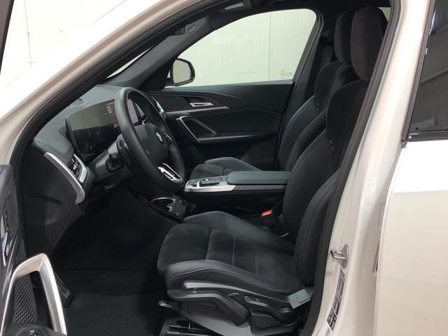 BMW X1 xDrive20d color Blanco. Año 2024. 120KW(163CV). Diésel. En concesionario Movilnorte El Plantio de Madrid