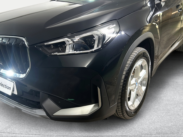 BMW X1 sDrive18i color Negro. Año 2025. 100KW(136CV). Gasolina. En concesionario San Pablo Motor | Su Eminencia de Sevilla