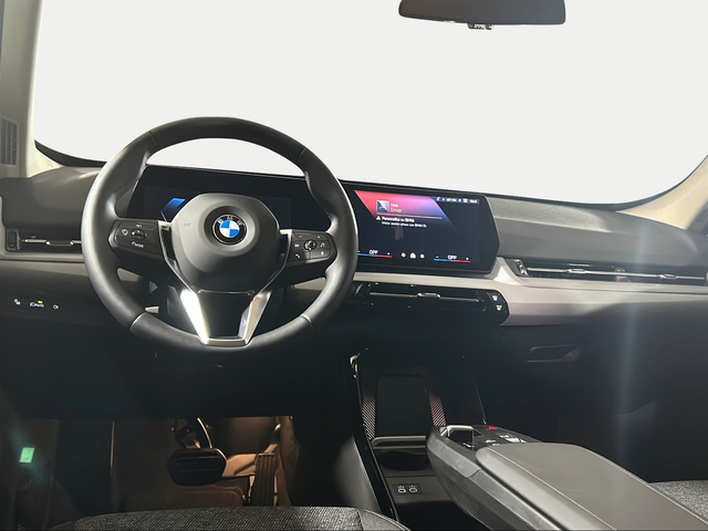 BMW X1 sDrive18i color Negro. Año 2025. 100KW(136CV). Gasolina. En concesionario San Pablo Motor | Su Eminencia de Sevilla
