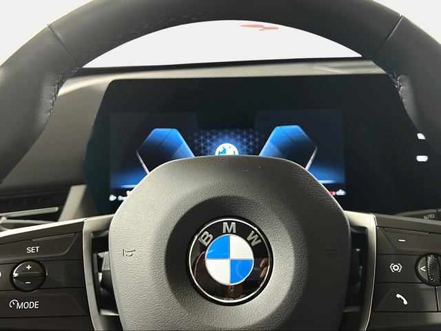 BMW X1 sDrive18i color Negro. Año 2025. 100KW(136CV). Gasolina. En concesionario San Pablo Motor | Su Eminencia de Sevilla