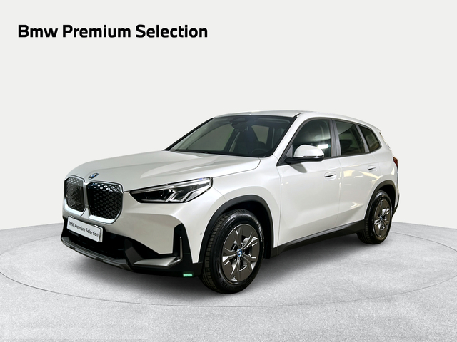 BMW iX1 xDrive30 color Blanco. Año 2025. 230KW(313CV). Eléctrico. En concesionario San Pablo Motor | Su Eminencia de Sevilla