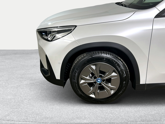 BMW iX1 xDrive30 color Blanco. Año 2025. 230KW(313CV). Eléctrico. En concesionario San Pablo Motor | Su Eminencia de Sevilla