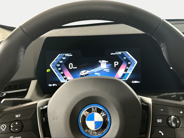 BMW iX1 xDrive30 color Blanco. Año 2025. 230KW(313CV). Eléctrico. En concesionario San Pablo Motor | Su Eminencia de Sevilla