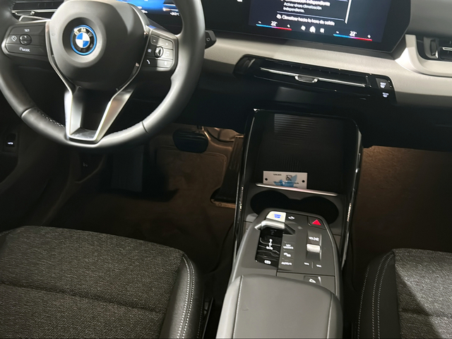 BMW iX1 xDrive30 color Blanco. Año 2025. 230KW(313CV). Eléctrico. En concesionario San Pablo Motor | Su Eminencia de Sevilla