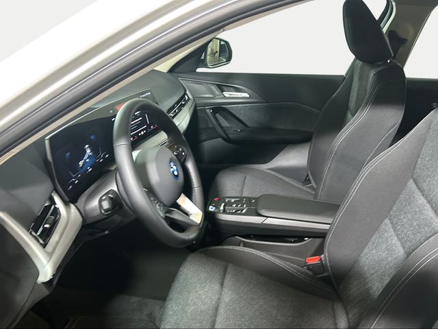 BMW iX1 xDrive30 color Blanco. Año 2025. 230KW(313CV). Eléctrico. En concesionario San Pablo Motor | Su Eminencia de Sevilla