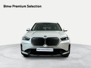 Fotos de BMW iX1 xDrive30 color Blanco. Año 2025. 230KW(313CV). Eléctrico. En concesionario San Pablo Motor | Su Eminencia de Sevilla