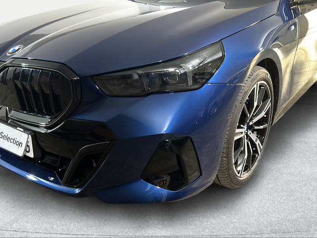BMW Serie 5 520d Touring color Azul. Año 2025. 145KW(197CV). Diésel. En concesionario San Pablo Motor | Su Eminencia de Sevilla