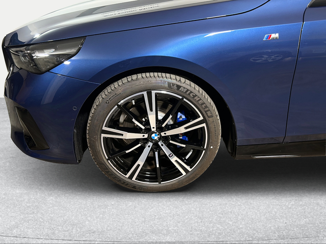 BMW Serie 5 520d Touring color Azul. Año 2025. 145KW(197CV). Diésel. En concesionario San Pablo Motor | Su Eminencia de Sevilla