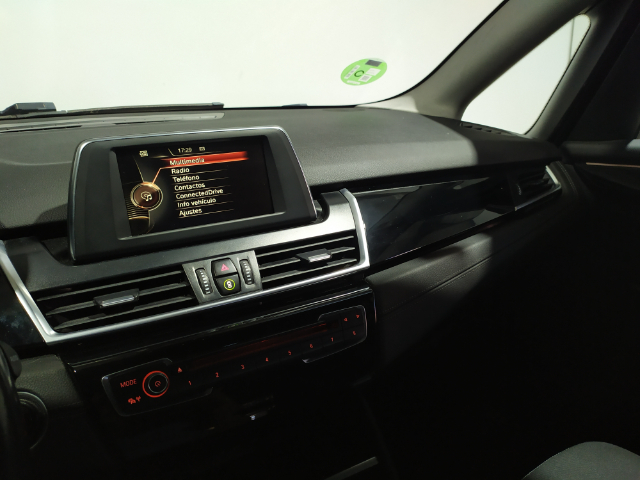 BMW Serie 2 218d Active Tourer color Gris Plata. Año 2017. 110KW(150CV). Diésel. En concesionario Hispamovil Elche de Alicante