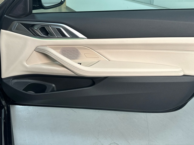 BMW Serie 4 M440i Coupé color Negro. Año 2023. 275KW(374CV). Gasolina. En concesionario Triocar Gijón (Bmw y Mini) de Asturias