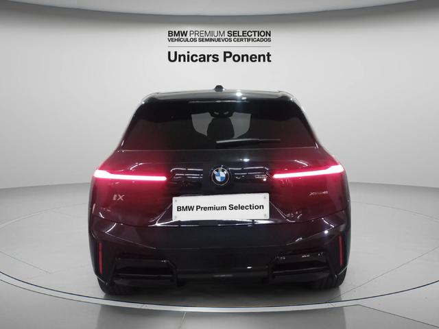 BMW iX xDrive45 color Negro. Año 2025. 300KW(408CV). Eléctrico. En concesionario Unicars Ponent de Lleida