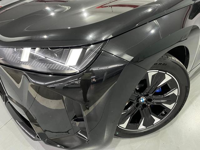 BMW iX xDrive45 color Negro. Año 2025. 300KW(408CV). Eléctrico. En concesionario Unicars Ponent de Lleida