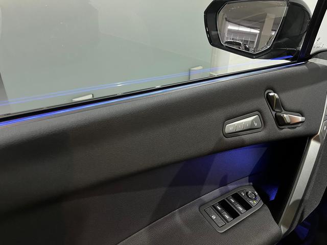 BMW iX xDrive45 color Negro. Año 2025. 300KW(408CV). Eléctrico. En concesionario Unicars Ponent de Lleida