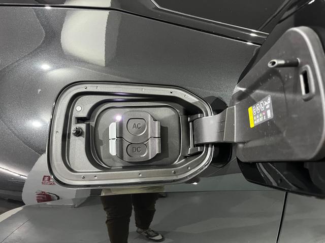 BMW iX xDrive45 color Negro. Año 2025. 300KW(408CV). Eléctrico. En concesionario Unicars Ponent de Lleida