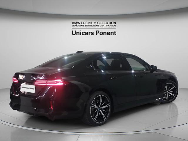 BMW i5 eDrive40 color Negro. Año 2025. 250KW(340CV). Eléctrico. En concesionario Unicars Ponent de Lleida