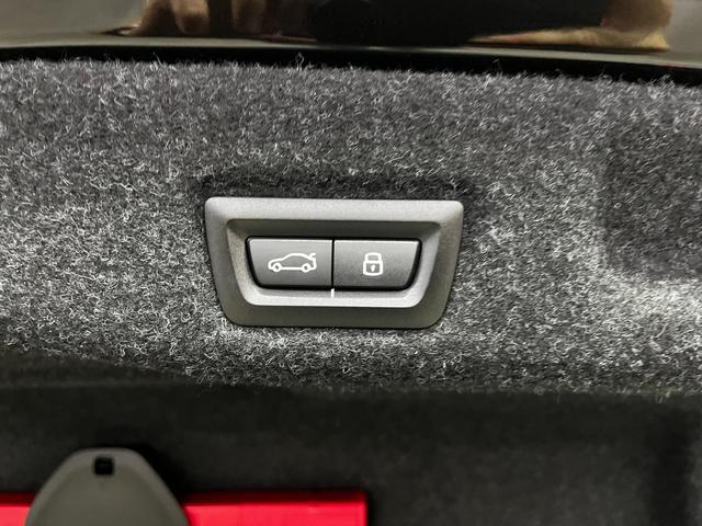 BMW i5 eDrive40 color Negro. Año 2025. 250KW(340CV). Eléctrico. En concesionario Unicars Ponent de Lleida