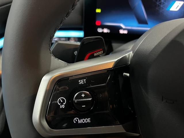 BMW i5 eDrive40 color Negro. Año 2025. 250KW(340CV). Eléctrico. En concesionario Unicars Ponent de Lleida